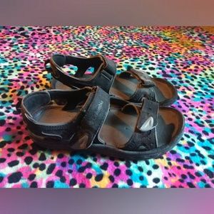 4/$20 Men's Size 7 Columbia Sandals